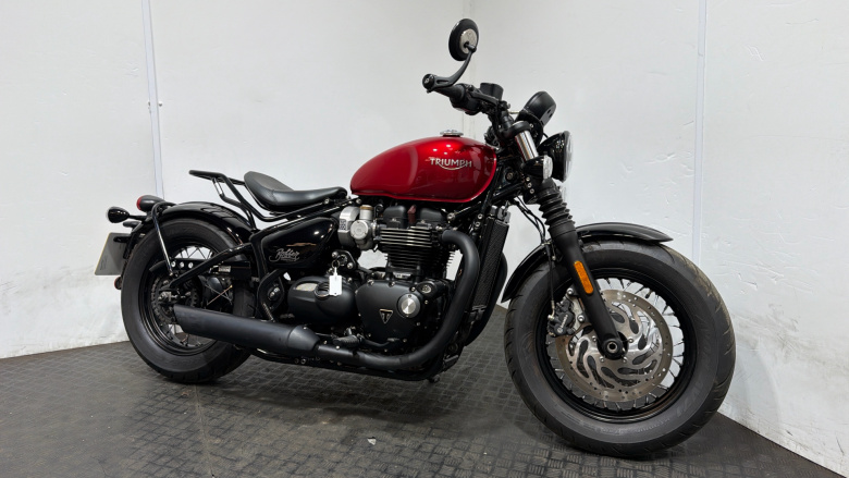 Triumph Bonneville Bobber Black